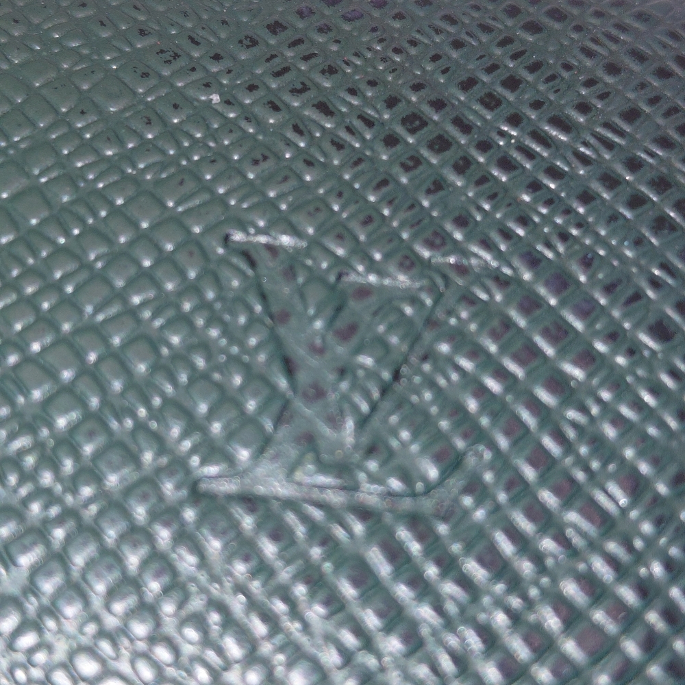 Louis Vuitton 4 Key Holder Green Taiga Leather!  Excellent Condition! - Picture 3 of 7